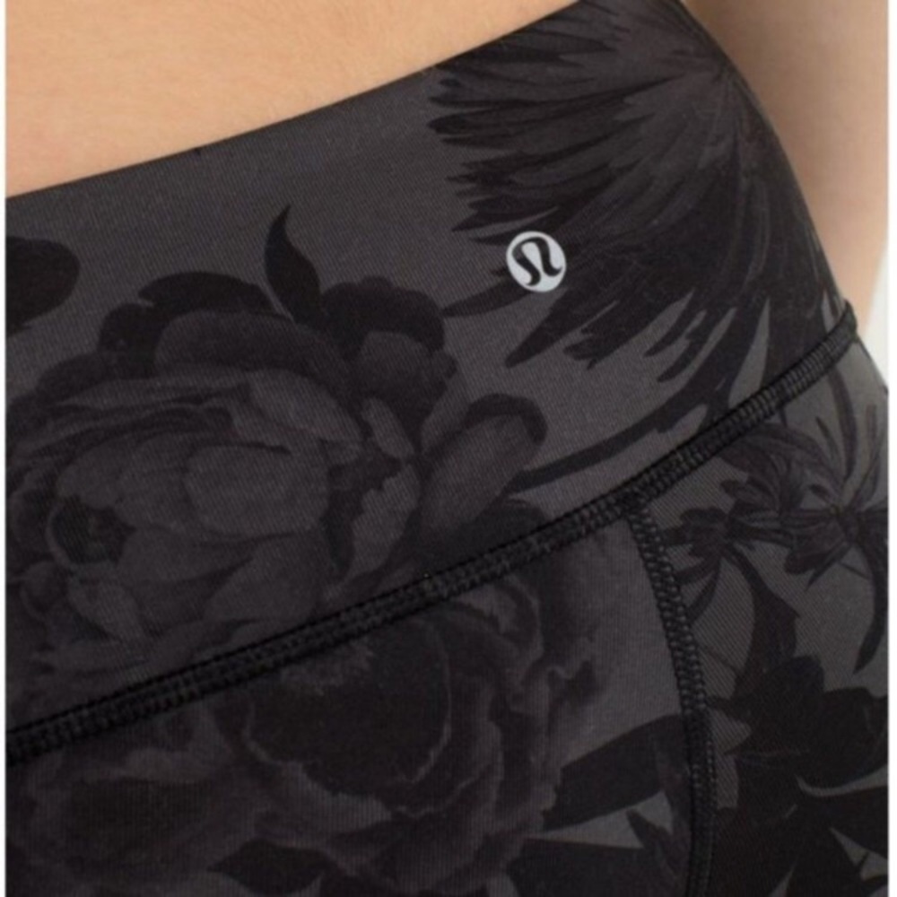 Lululemon Wunder Under Pant
Brisk Bloom Black Soot / Parallel Stripe Blackwhite
